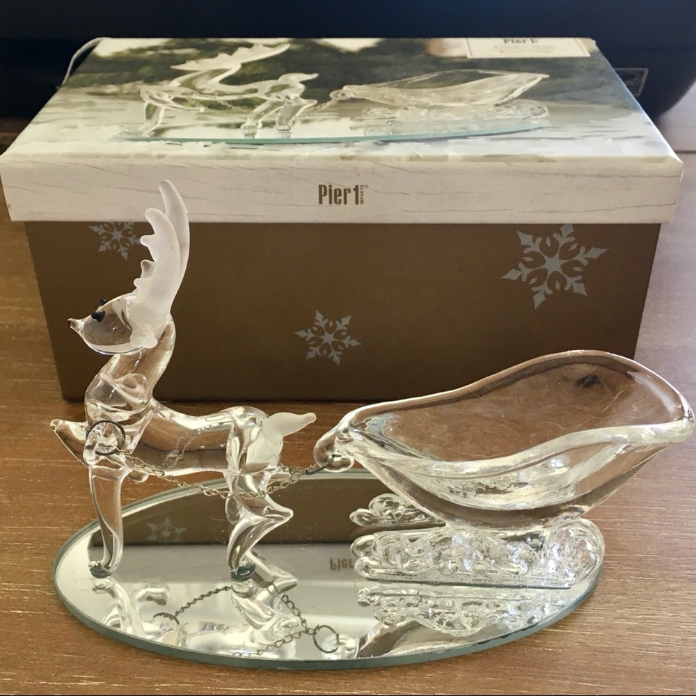HOLIDAY REINDEER DECORATION